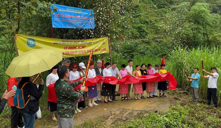 Phật giáo Huyện Bình Chánh khánh thành cầu và tặng quà đến đồng bào tỉnh Tuyên Quang, Hà Giang